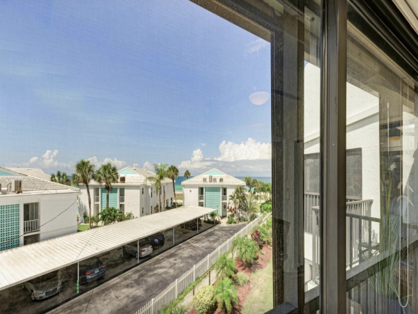 Holmes Beach Stunning Vacation Condo
